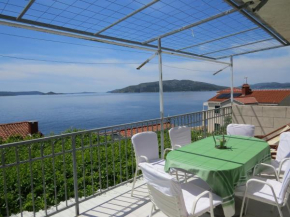  Apartments Lovrić - 30 meters to the beach  Трогир